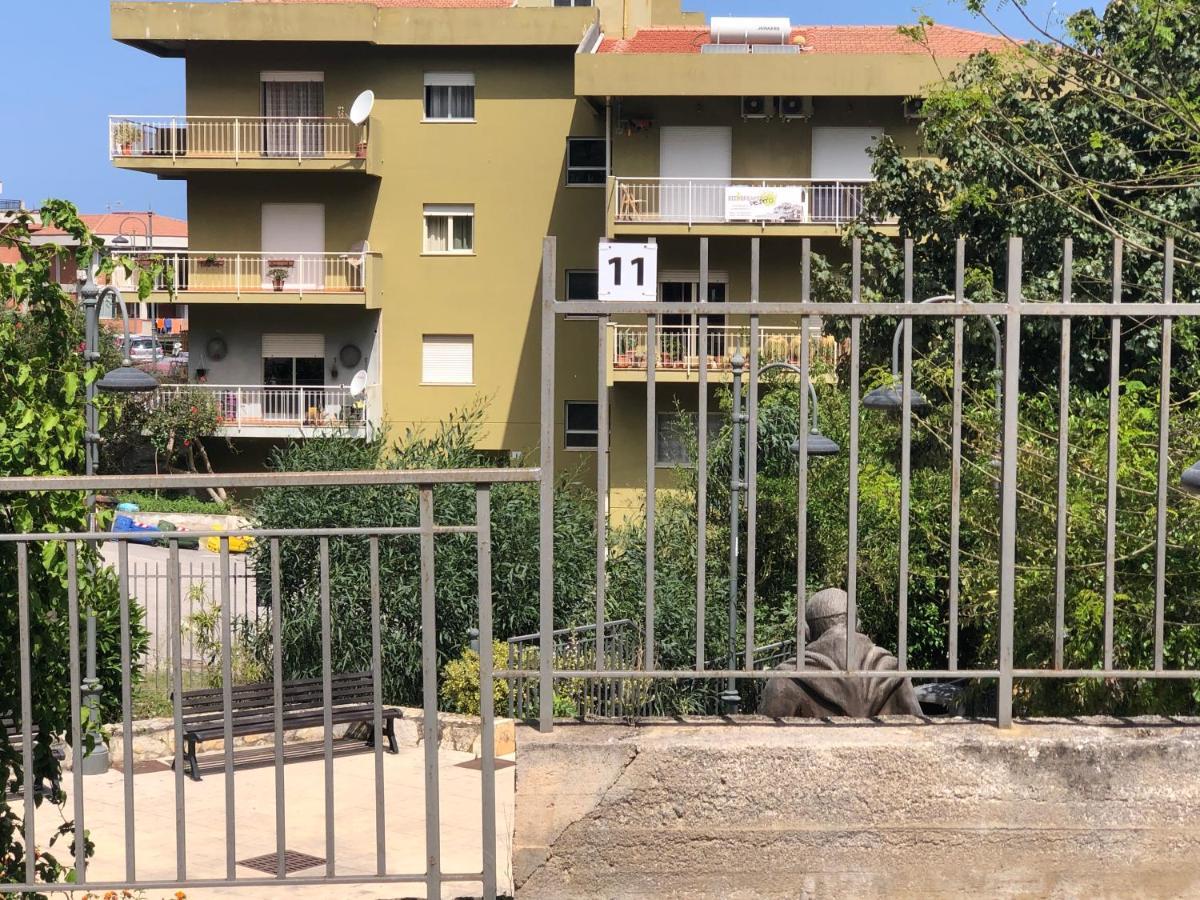 Casa Della Zia Apartment เชฟาลู ภายนอก รูปภาพ